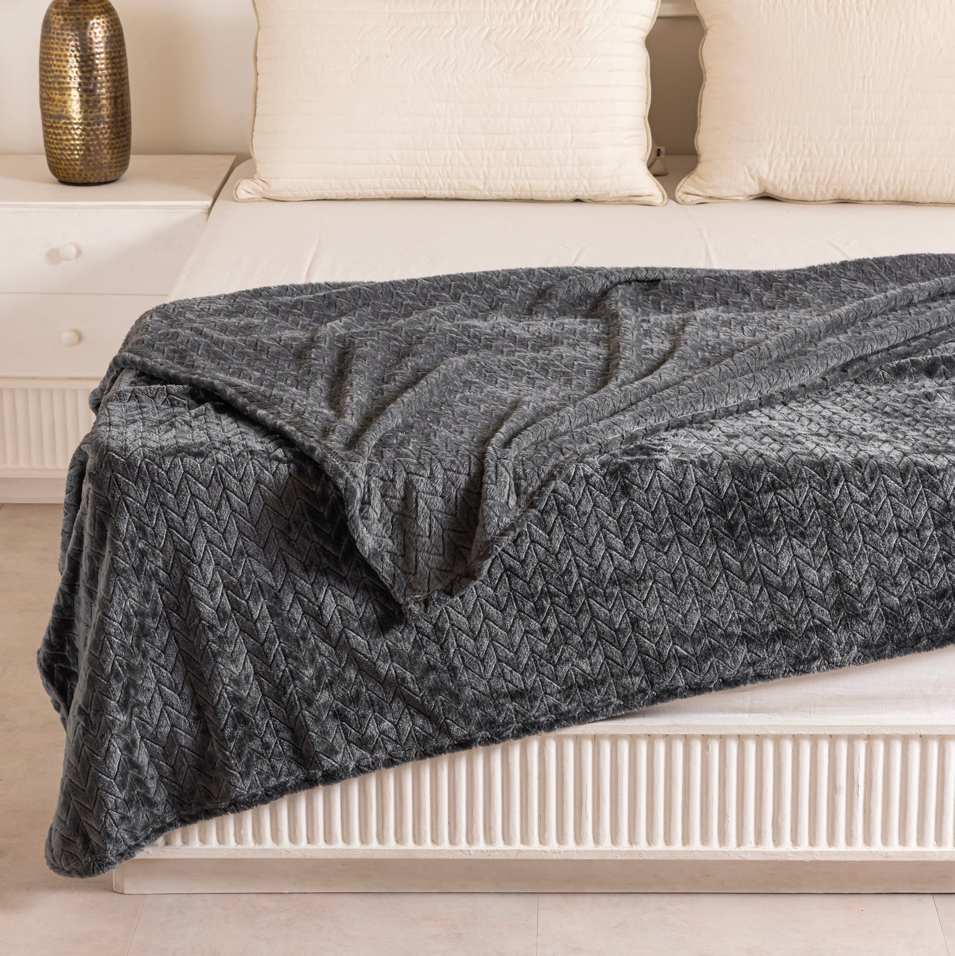 Fort Mellow - Wave Plush Blanket (Grey)-3