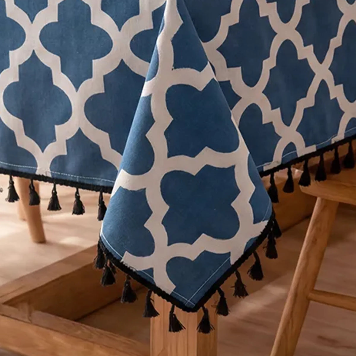 Imprimer Handpicked Quatrefoil - Table Cover (Blue)