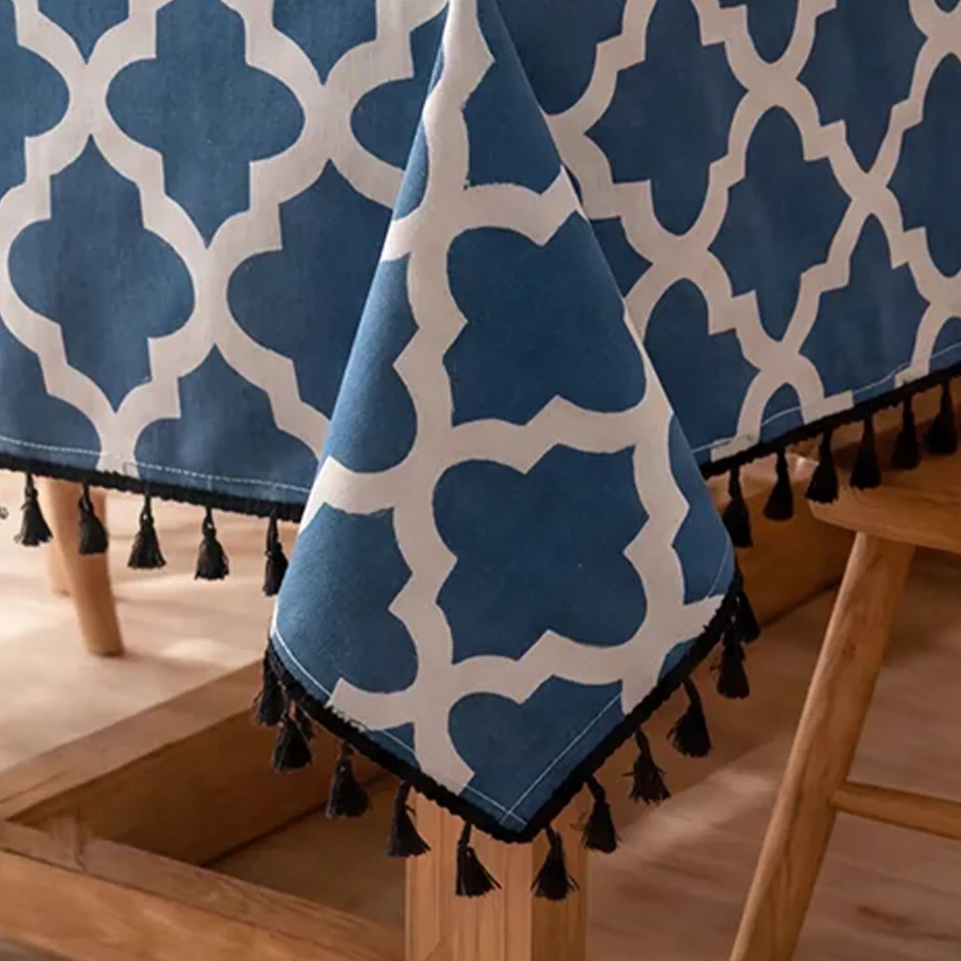 Imprimer Handpicked Quatrefoil - Table Cover (Blue)-2