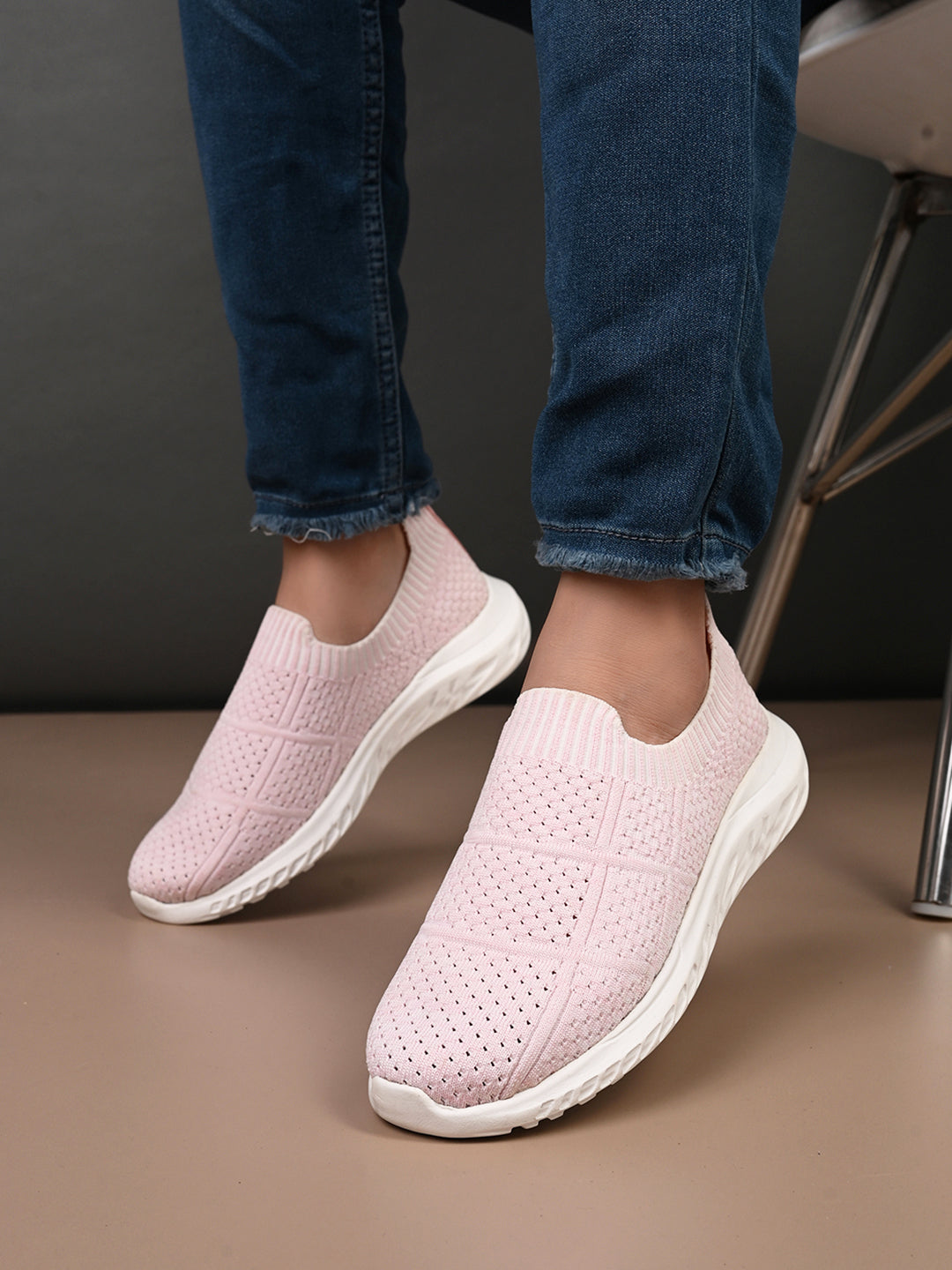 Women Round Toe Lightweight Sneakers-18