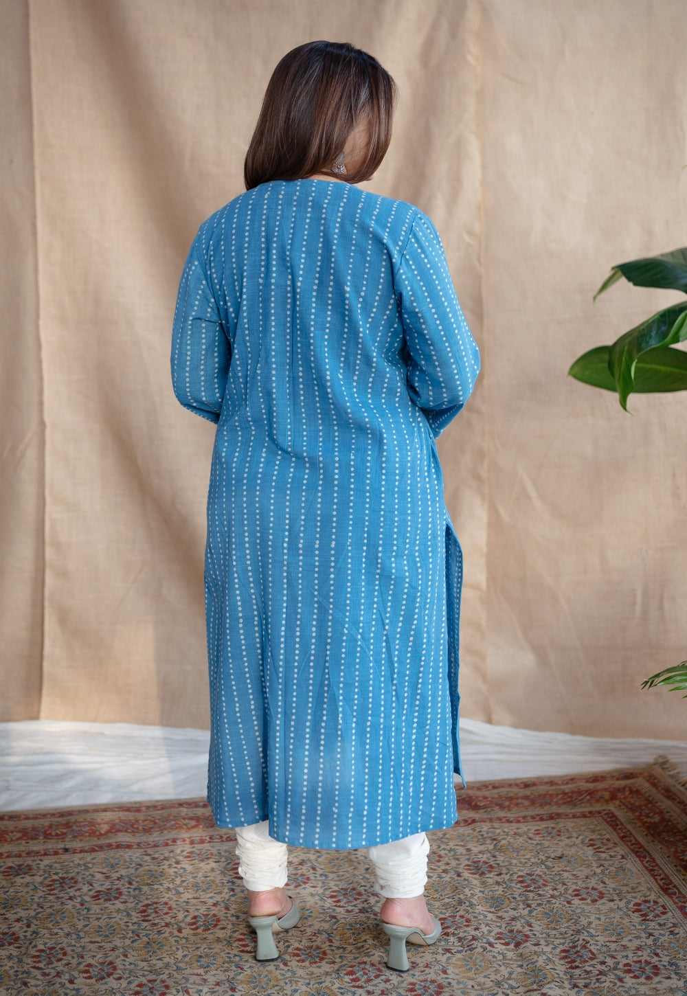 Yahvi Dabu Slub Cotton Hand Embroidered Kurta