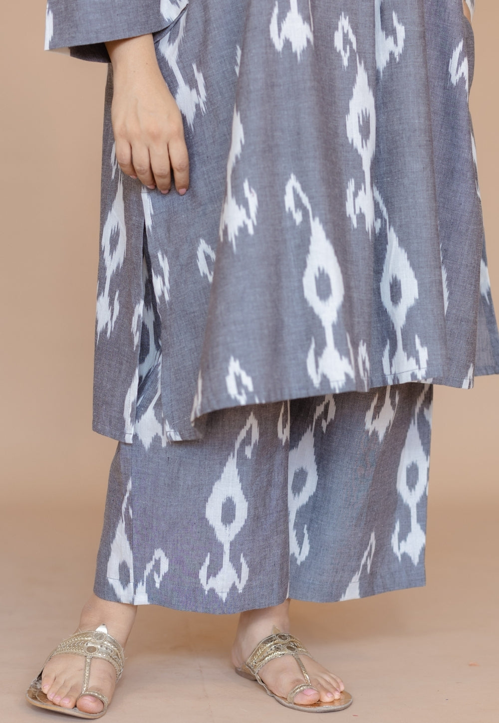 Yashi Grey Handloom Ikkat Cotton Straight Pant