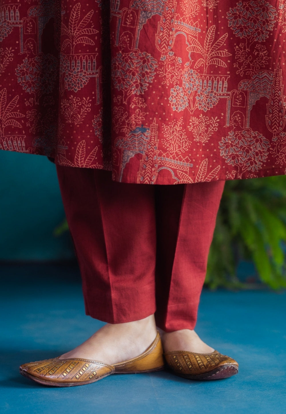 Prita Red Solid Slub Narrow Pant