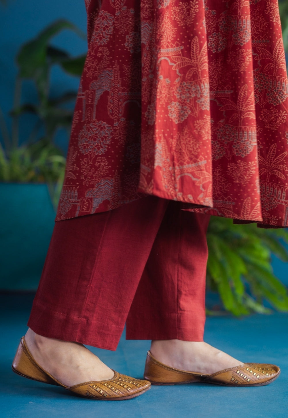 Prita Red Solid Slub Narrow Pant