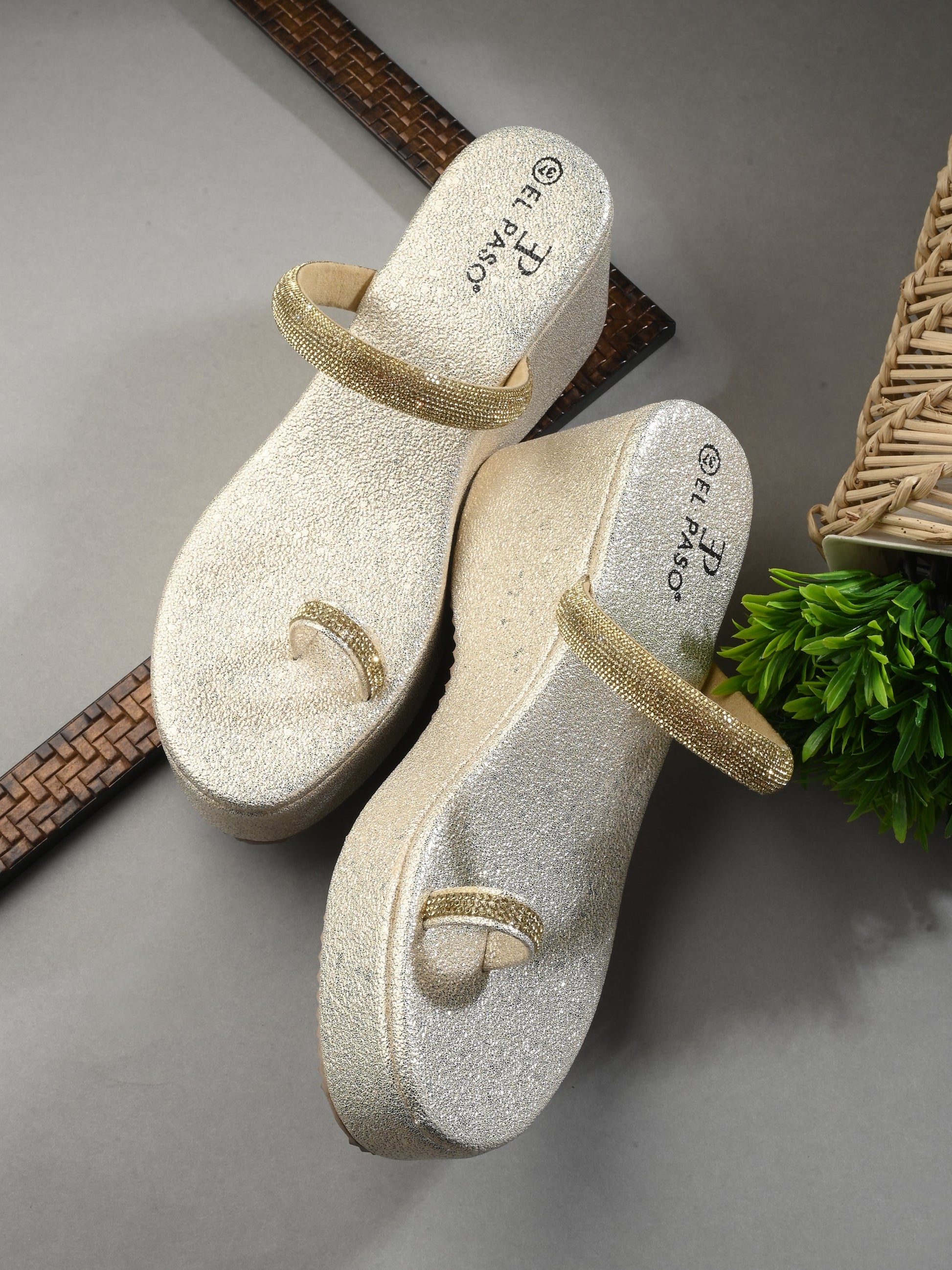 One-Toe Golden Shimmering Wedge Heel For Women