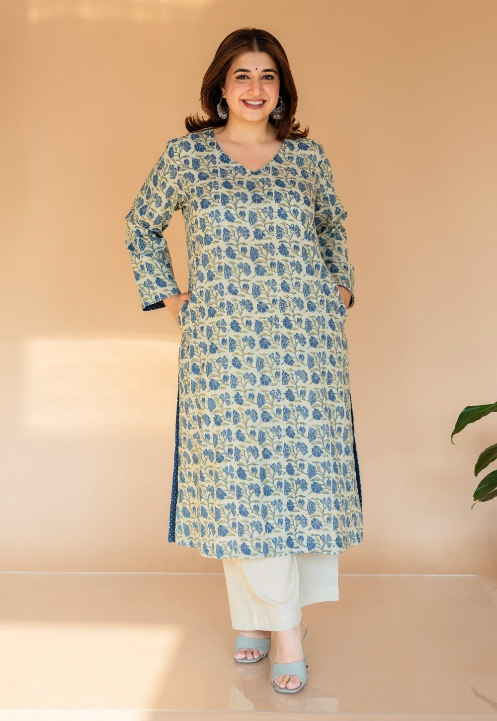Aarushi Off White Ajrakh Cotton Straight Kurta