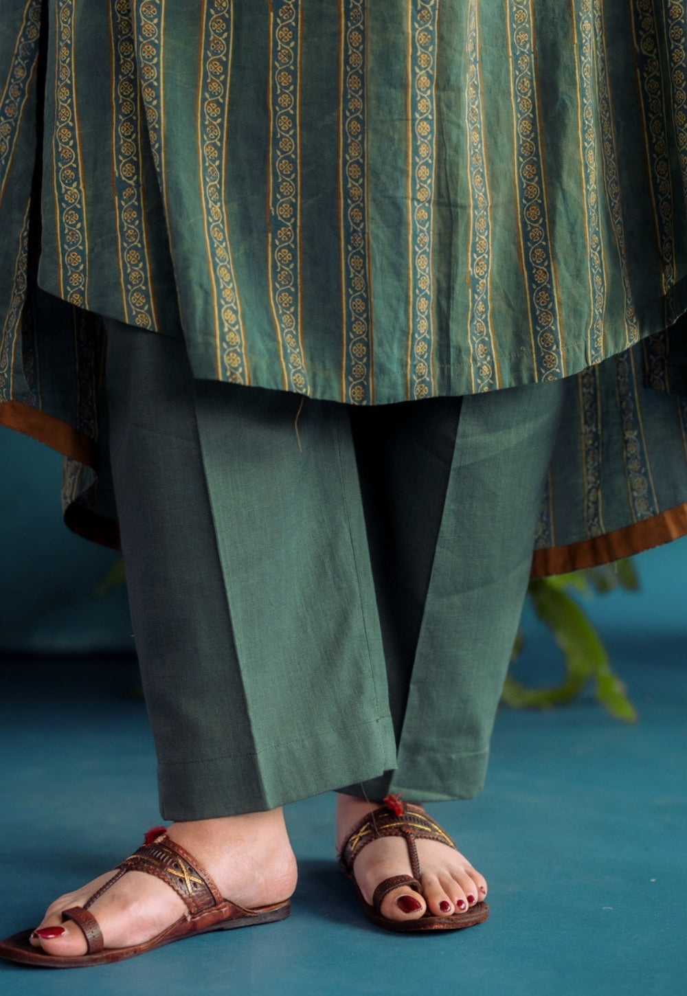 Yashi Green Solid Slub Straight Pant