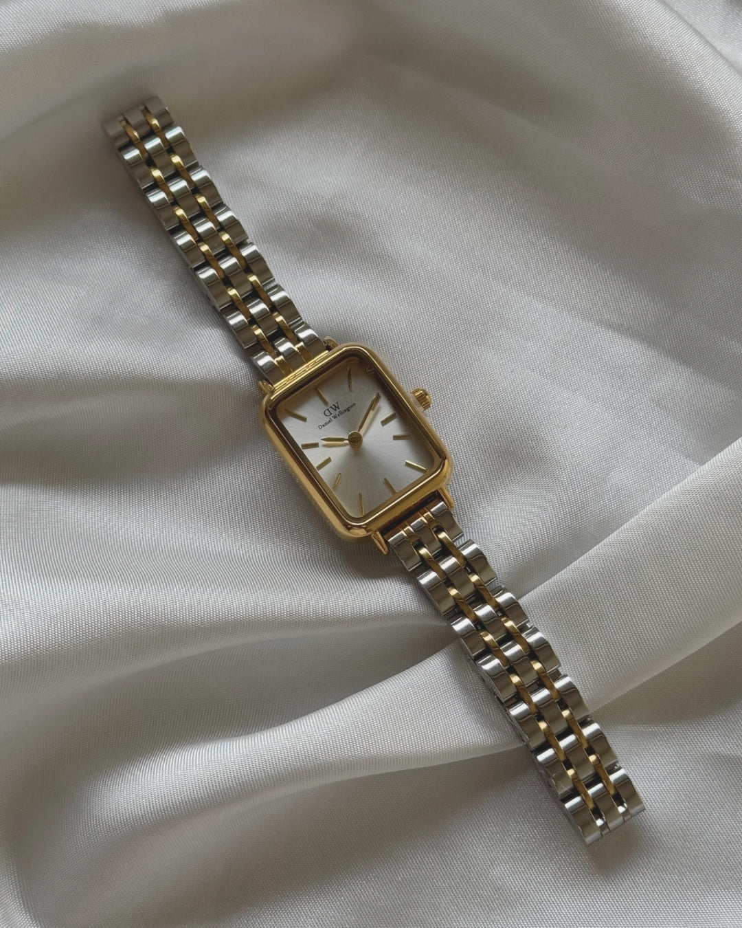 DW Quadro (Analog Watch)
