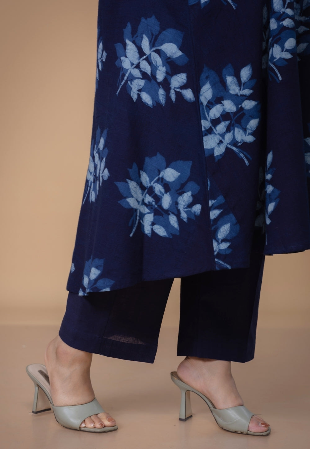 Yashi Blue Solid Slub Cotton Straight Pant