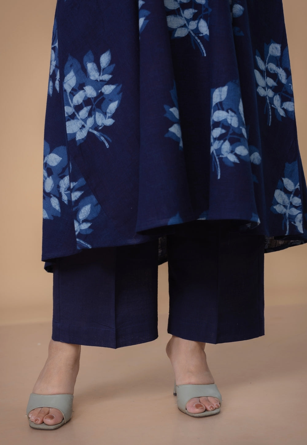 Yashi Blue Solid Slub Cotton Straight Pant