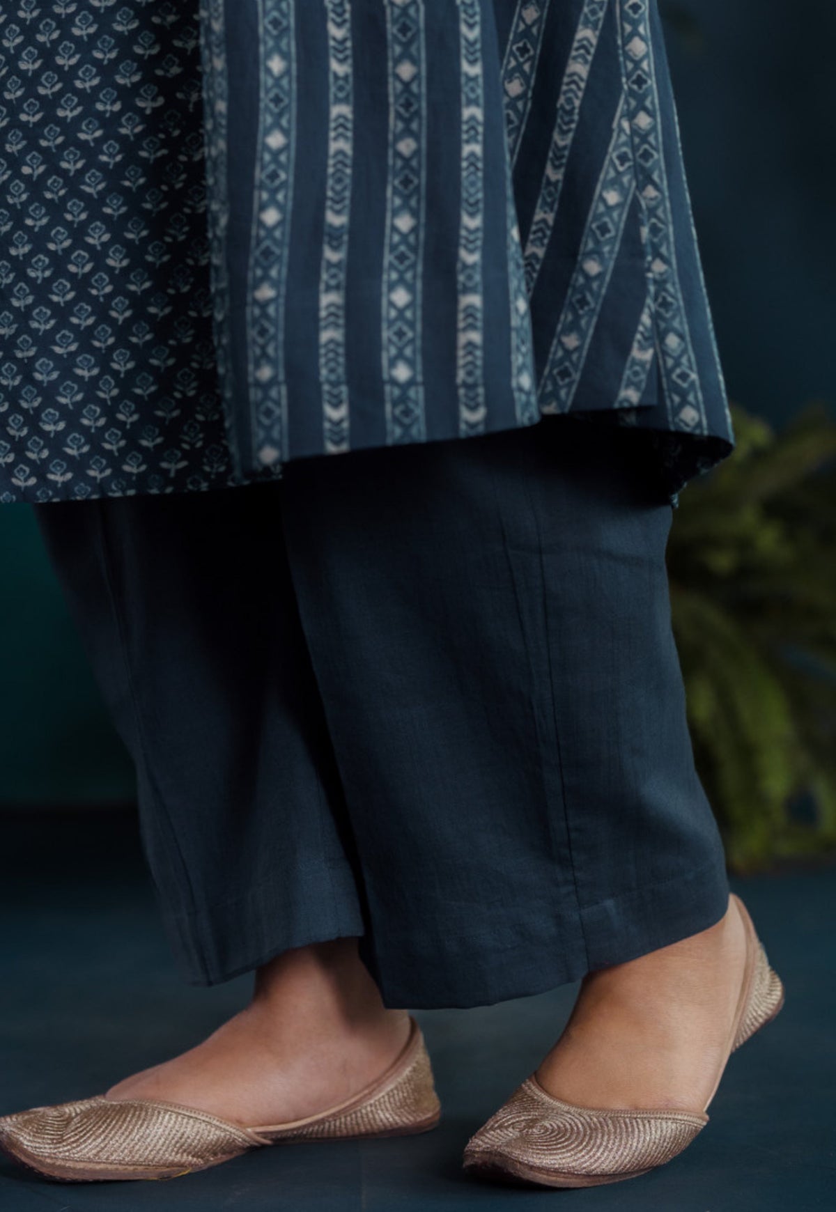 Yashi Blue Solid Slub Straight Pant