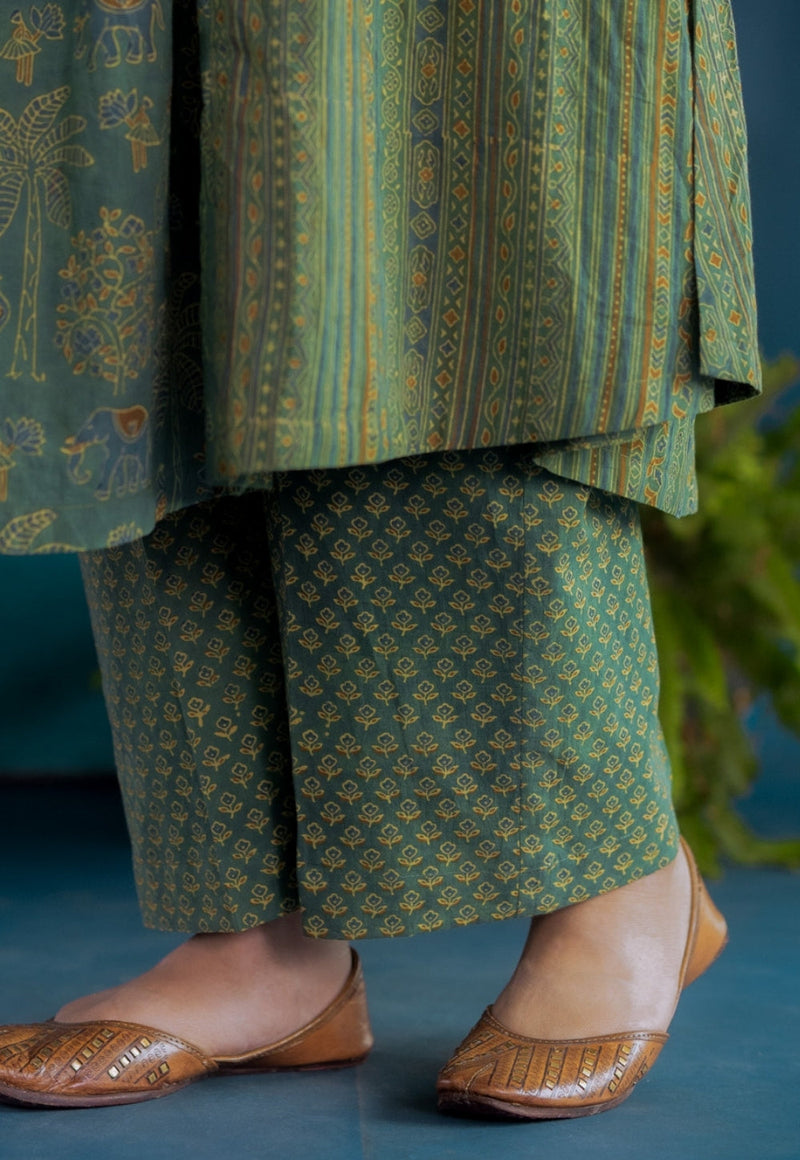Yashi Green Butti Ajrakh Cotton Straight Pant