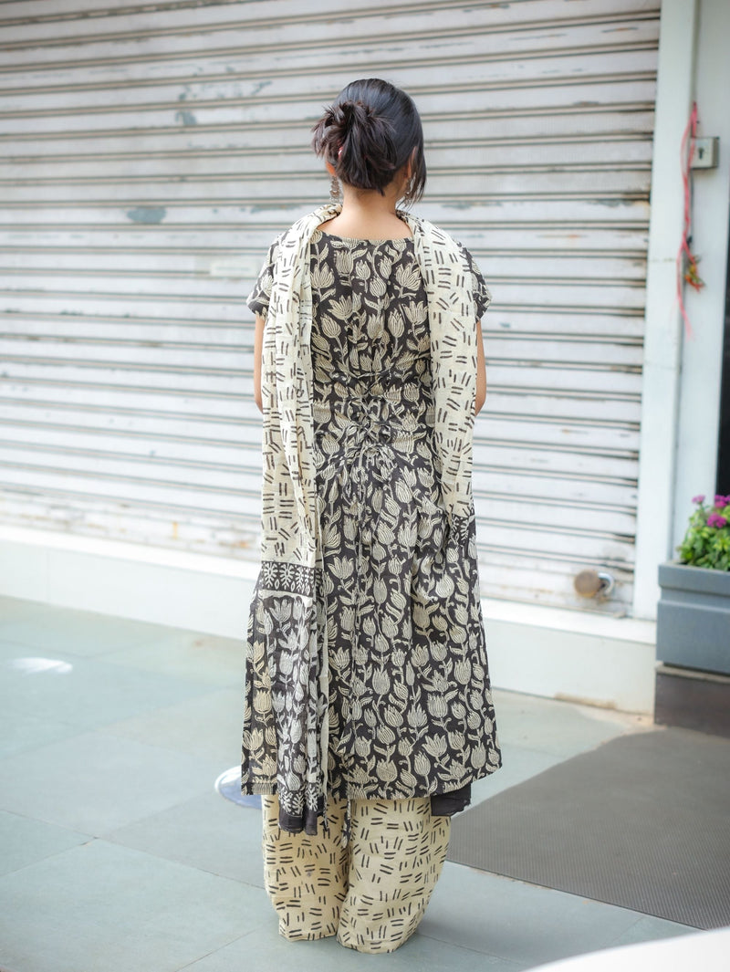 Shadow Bloom Black & White Straight Three Piece Set