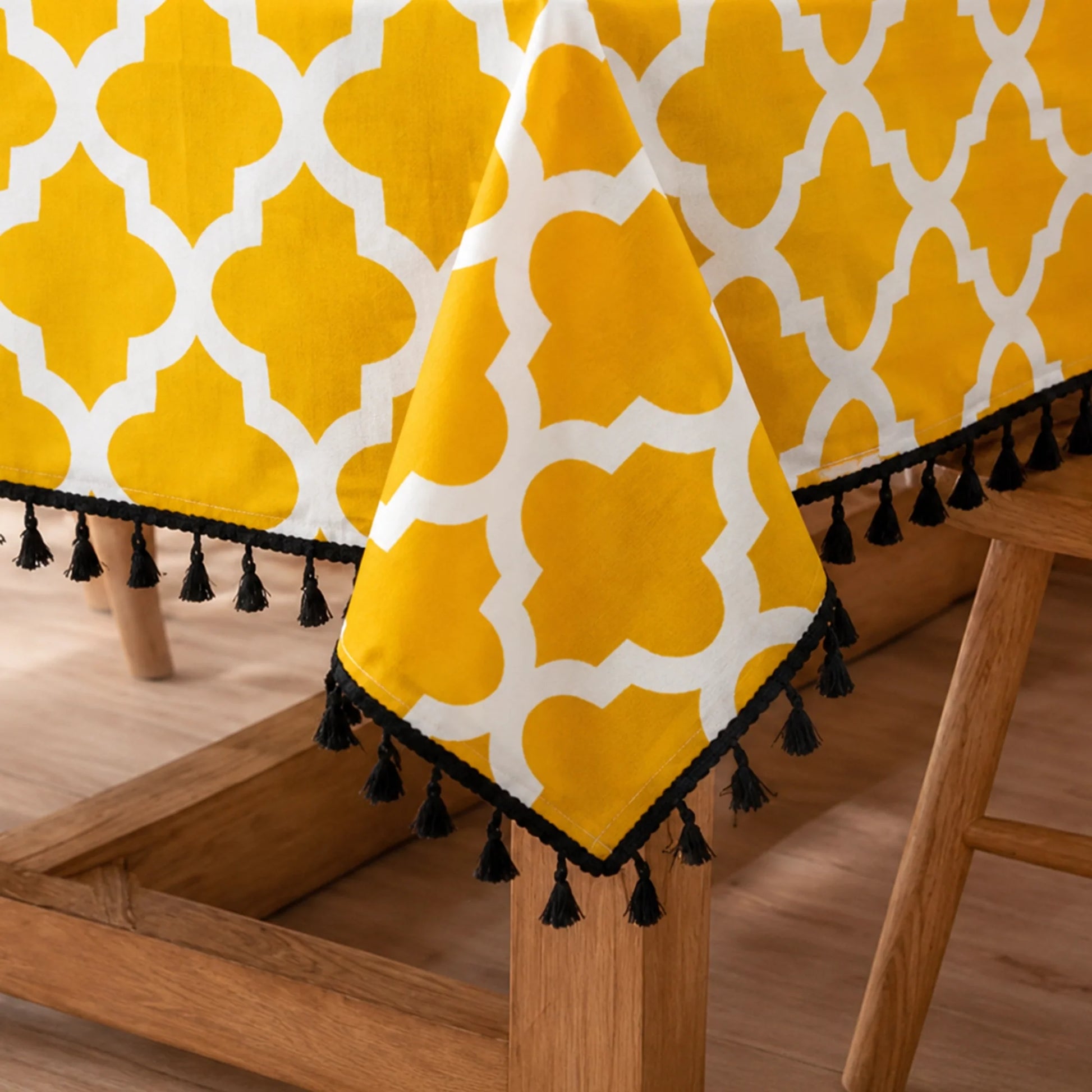 Imprimer Handpicked Quatrefoil - Table Cover (Yellow)-2