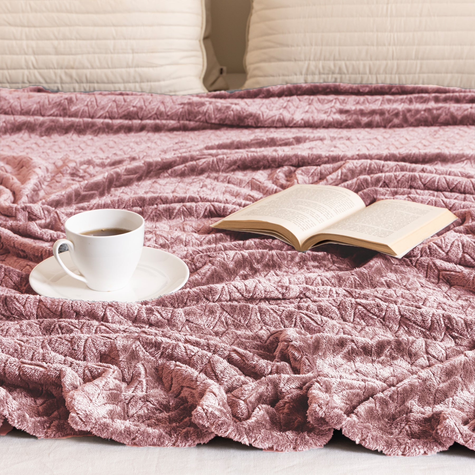 Fort Mellow - Wave Plush Blanket (Pink)-3