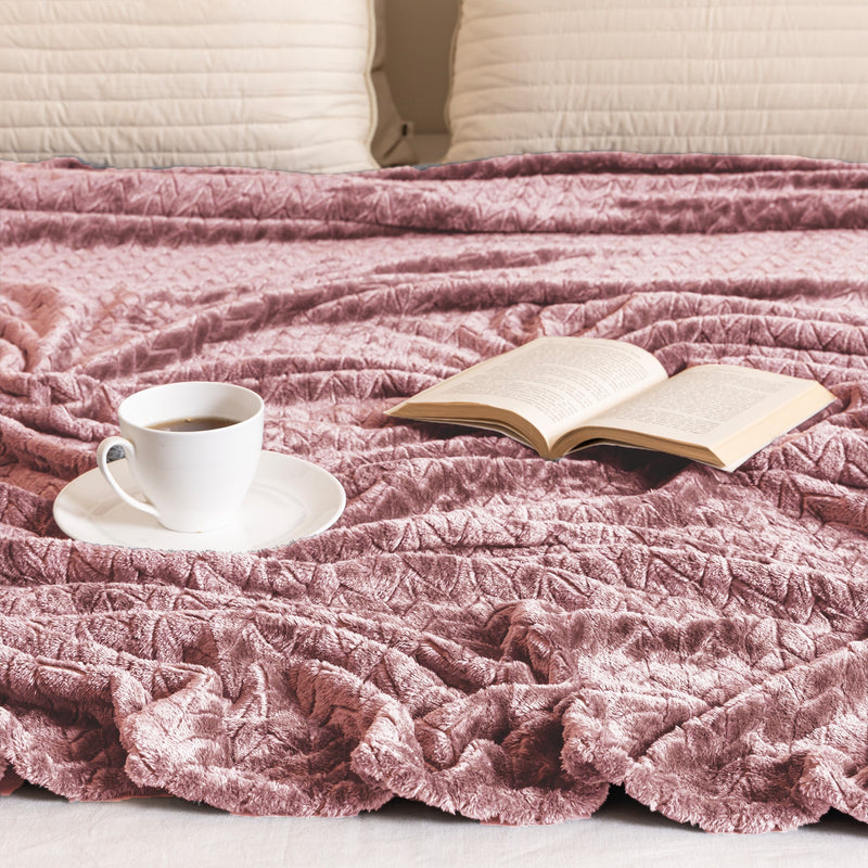 Fort Mellow - Wave Plush Blanket (Pink)-3