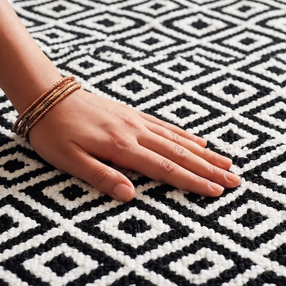 Tessitura Confetti - Diamond Printed Rug (Black & White)
