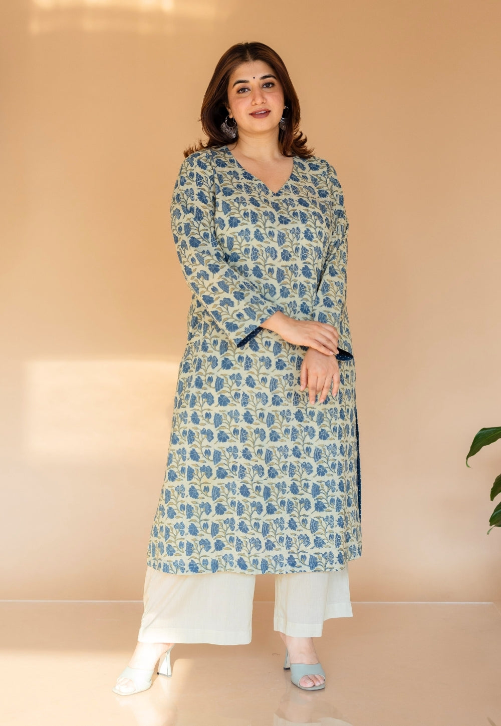 Aarushi Off White Ajrakh Cotton Straight Kurta