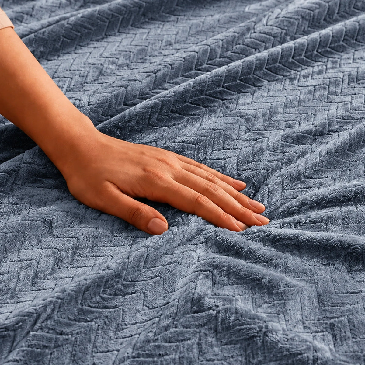 Fort Mellow - Wave Plush Blanket (Frost Blue)