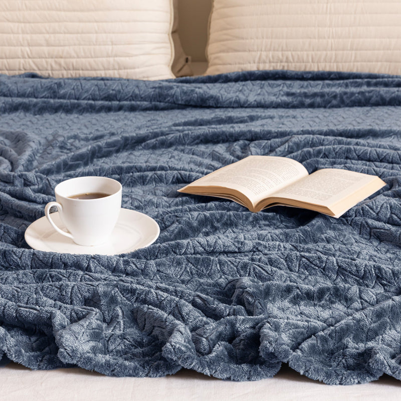 Fort Mellow - Wave Plush Blanket (Frost Blue)-3