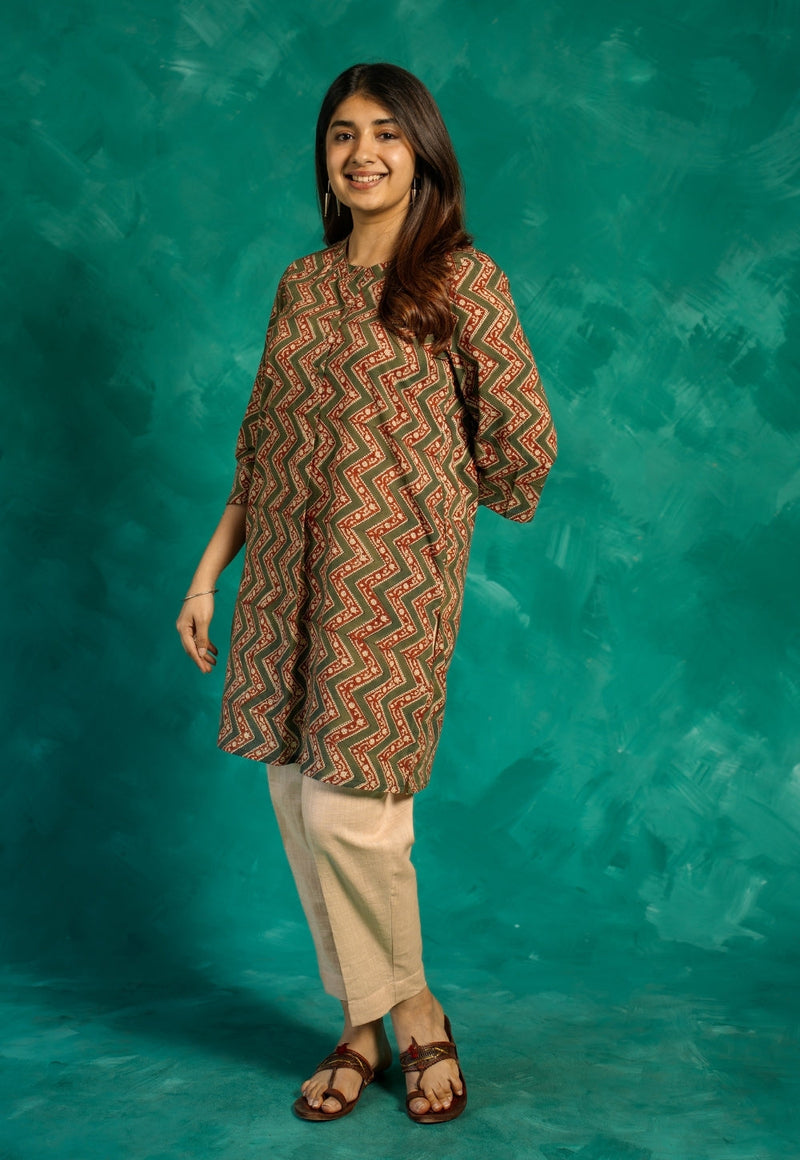 Vaanya Green Bagru Cotton Straight Short Top