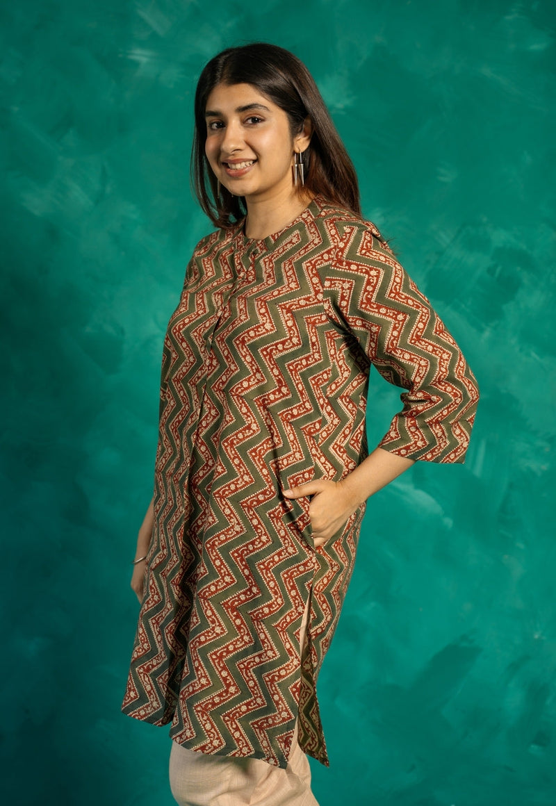 Vaanya Green Bagru Cotton Straight Short Top