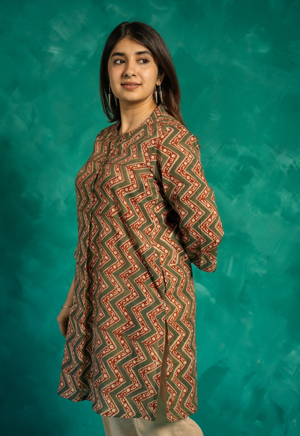 Vaanya Green Bagru Cotton Straight Short Top