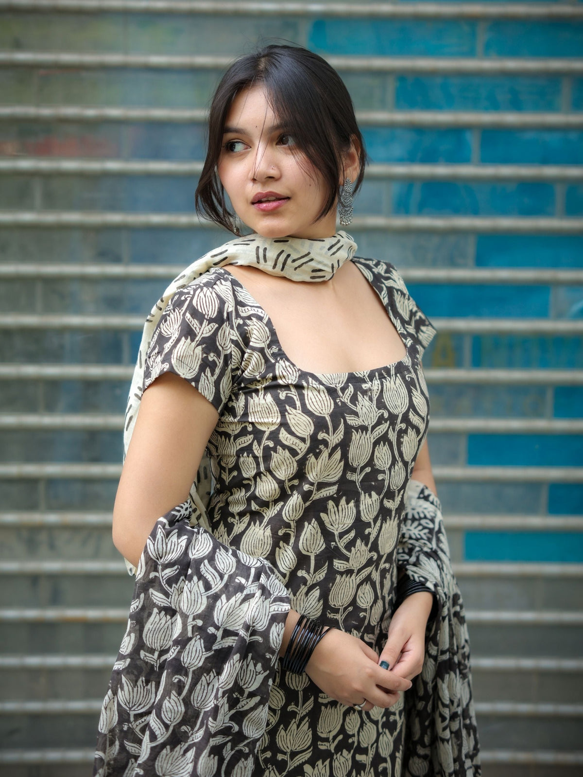 Shadow Bloom Black & White Straight Three Piece Set