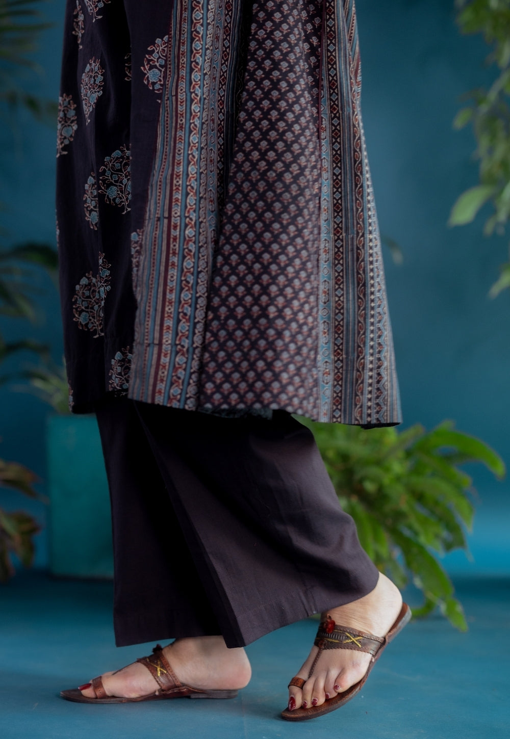 Yashi Black Solid Slub Straight Pant