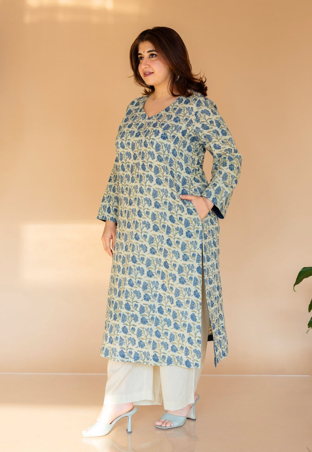Aarushi Off White Ajrakh Cotton Straight Kurta