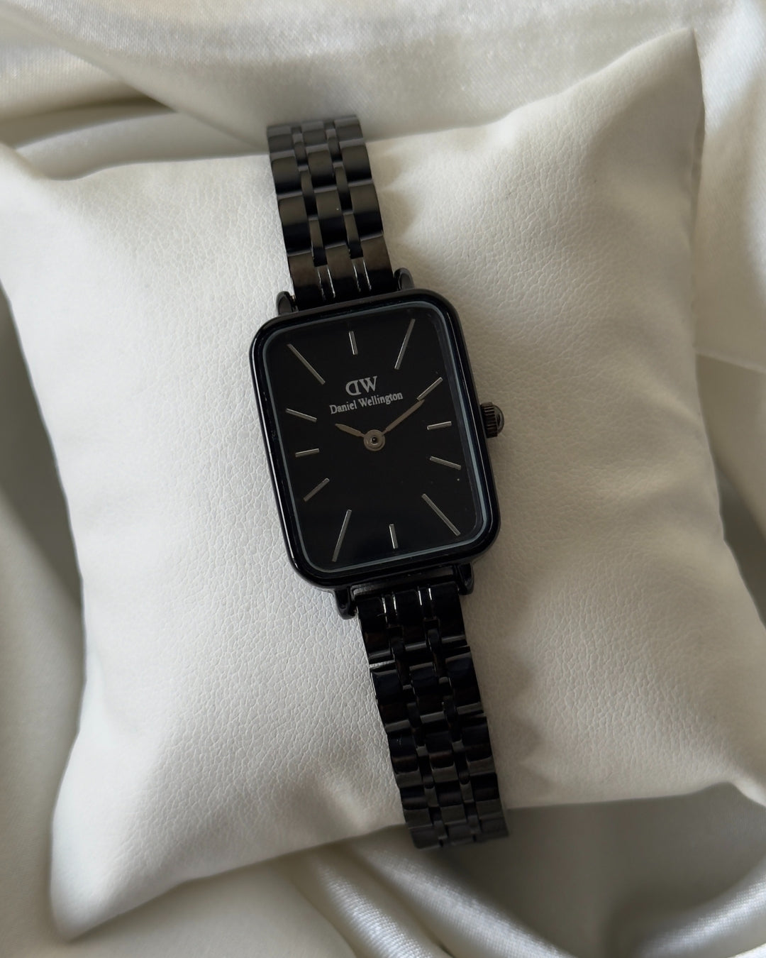 DW Quadro (Analog Watch)