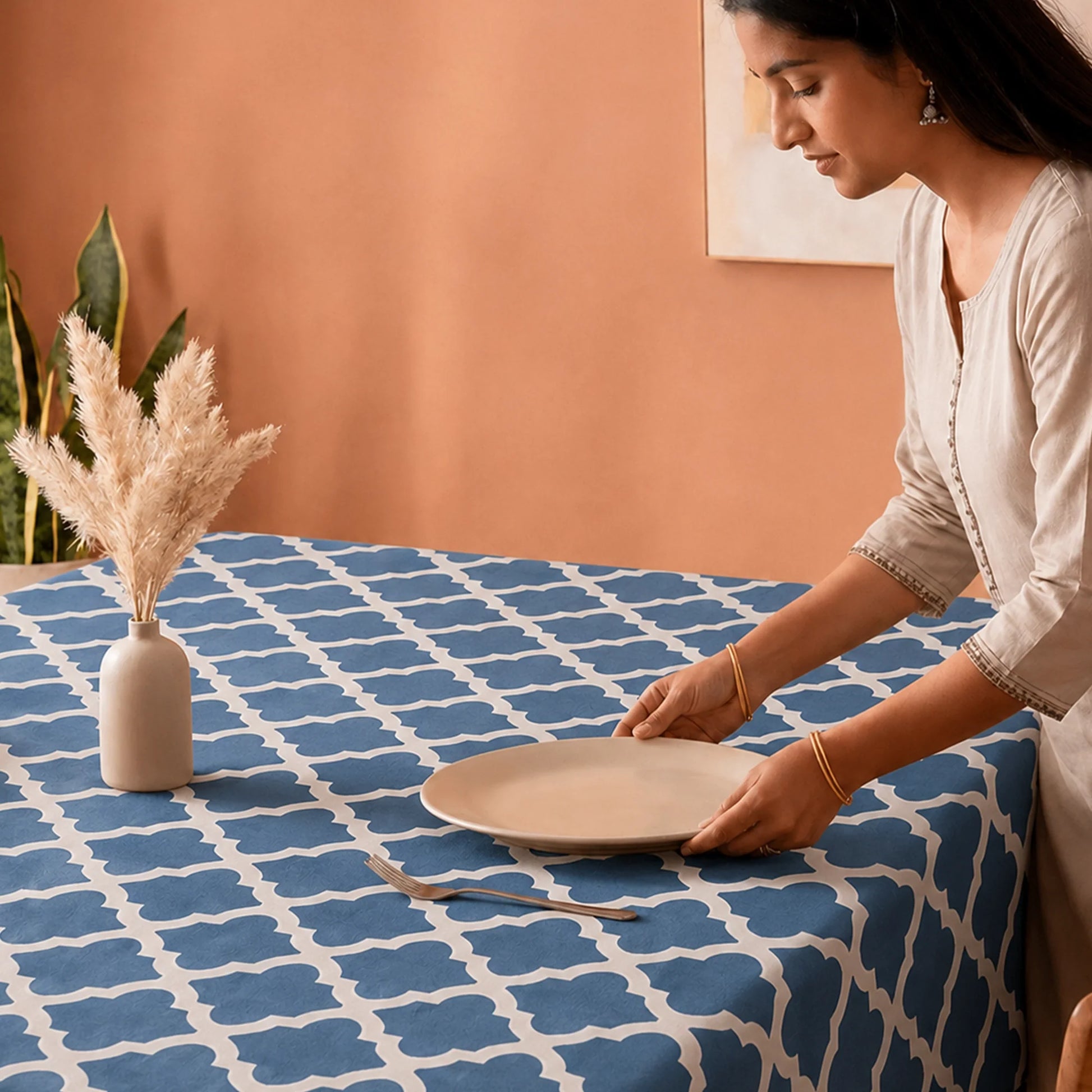 Imprimer Handpicked Quatrefoil - Table Cover (Blue)-4