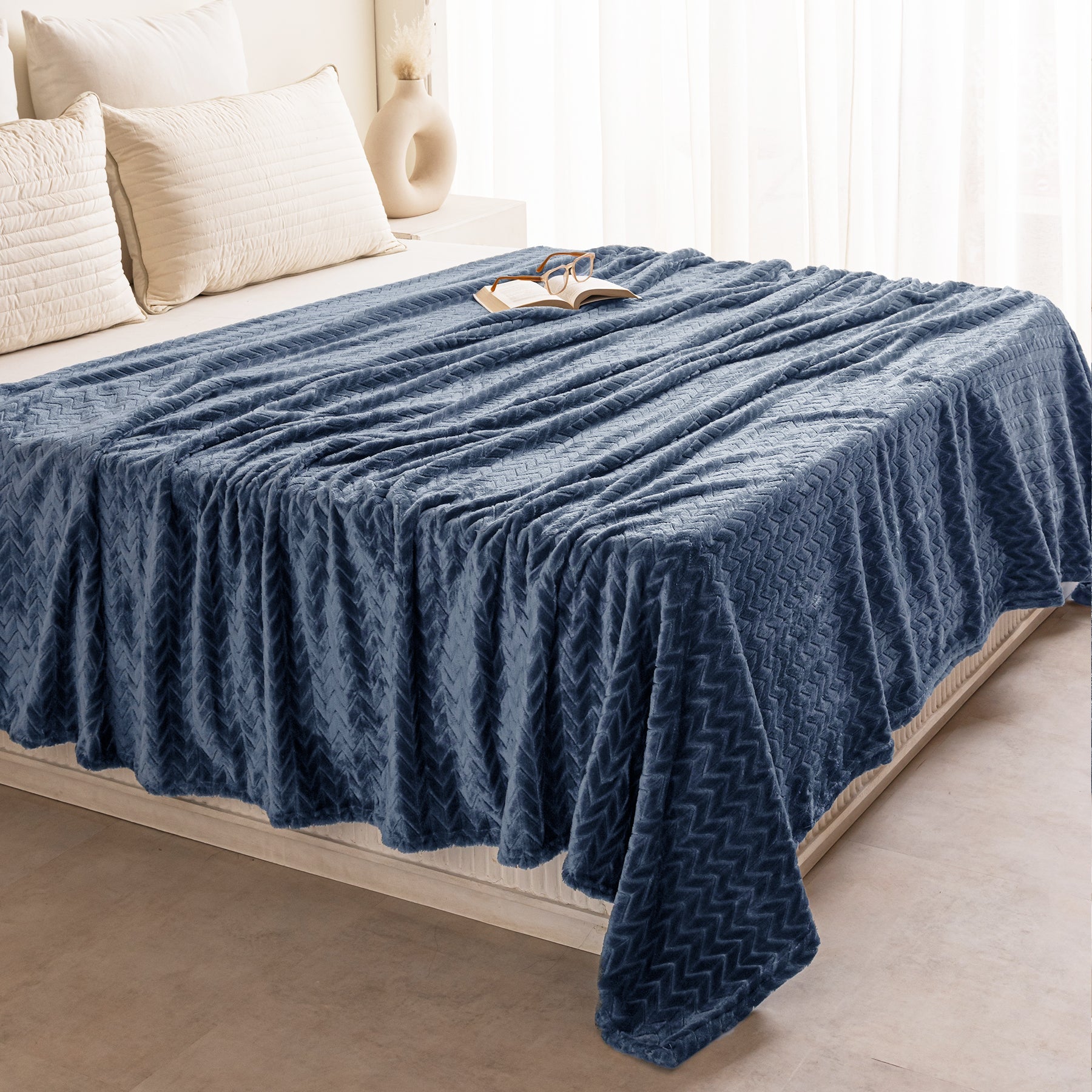 Fort Mellow - Wave Plush Blanket (Frost Blue)-5