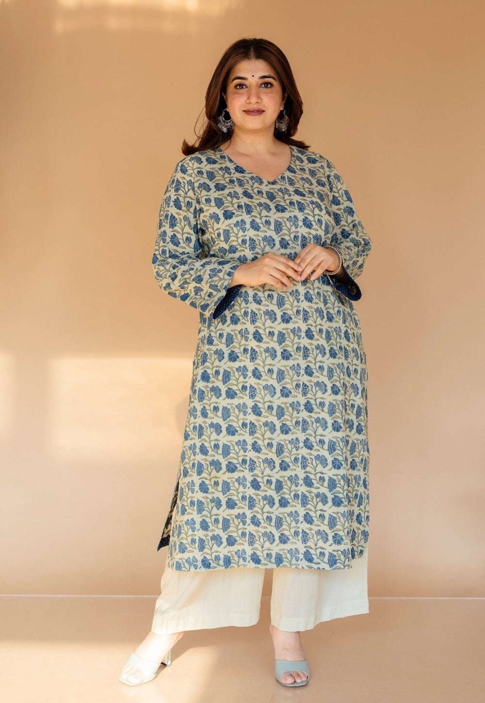 Aarushi Off White Ajrakh Cotton Straight Kurta