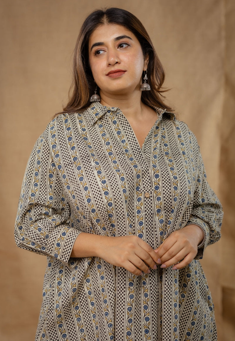 Kiran Off White Ajrakh Cotton Anti-Fit Kurta