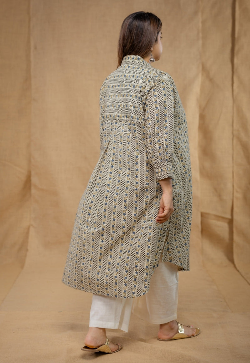Kiran Off White Ajrakh Cotton Anti-Fit Kurta