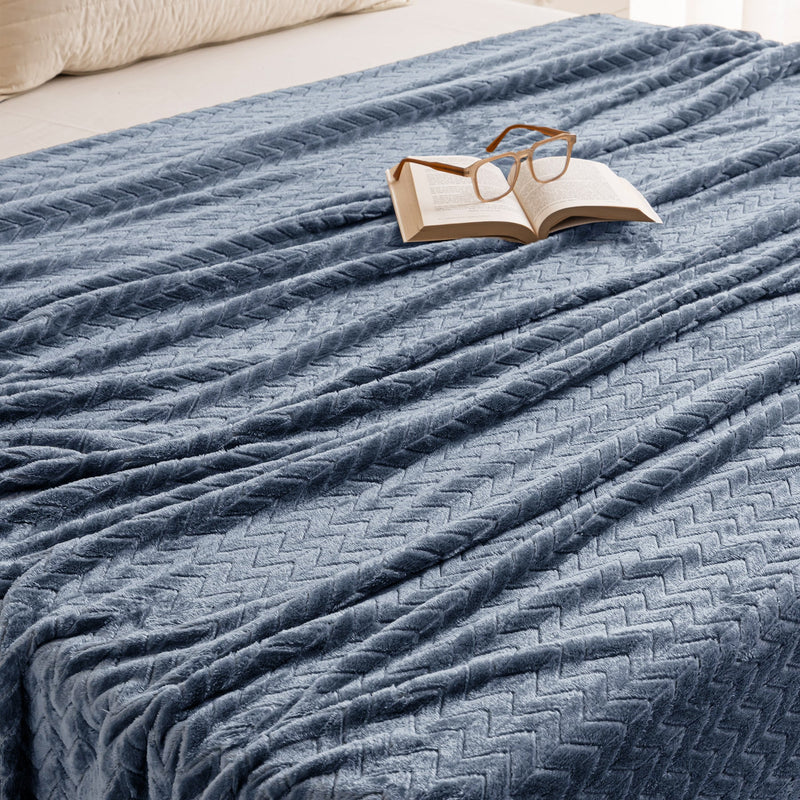 Fort Mellow - Wave Plush Blanket (Frost Blue)-4