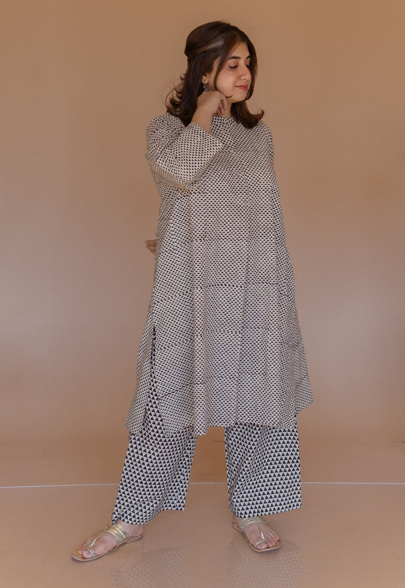 Ayaat Off White Bagru Cotton Anti-Fit Kurta