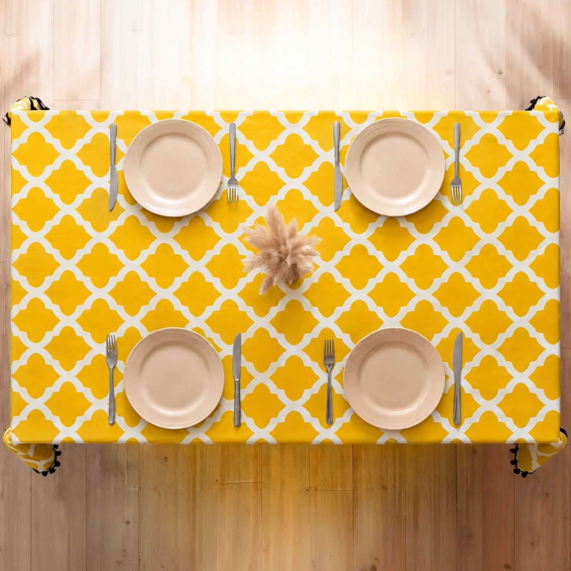 Imprimer Handpicked Quatrefoil - Table Cover (Yellow)-6
