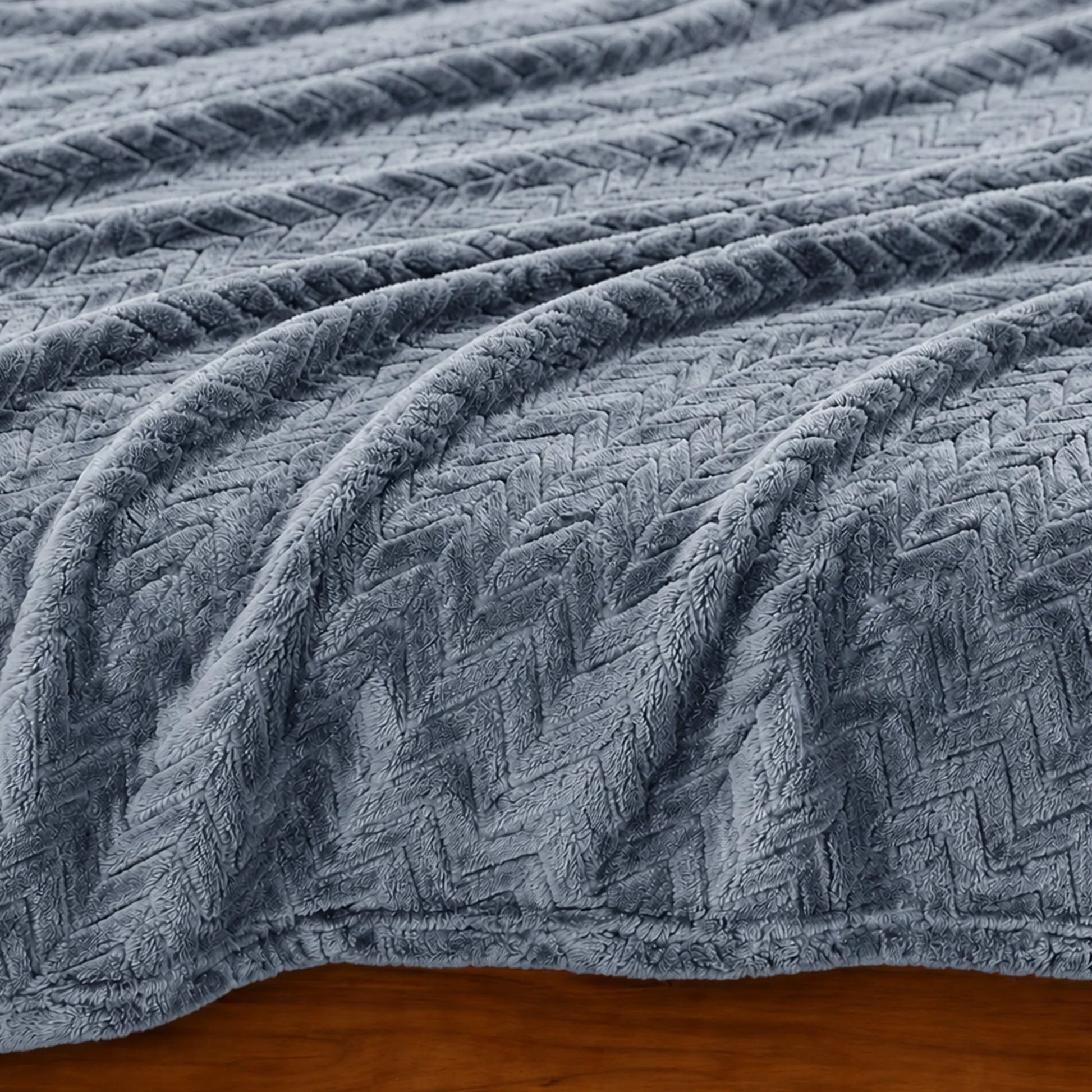 Fort Mellow - Wave Plush Blanket (Frost Blue)-7