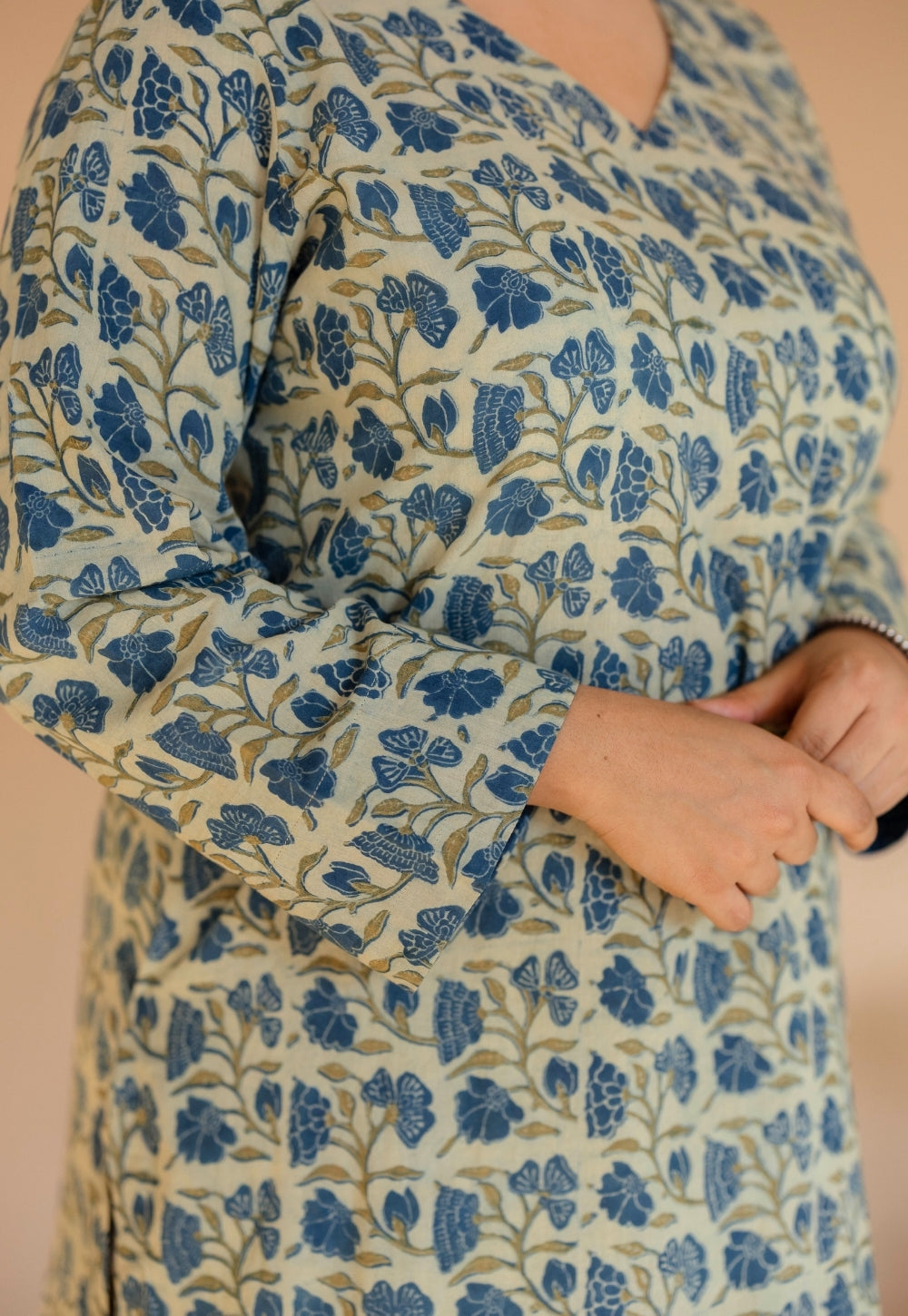Aarushi Off White Ajrakh Cotton Straight Kurta