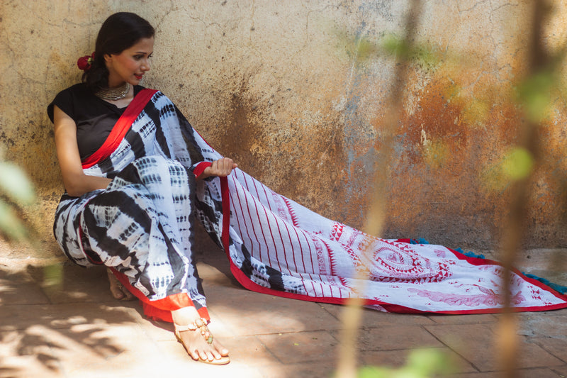 Exclusive Tie Dye Cotton Mul Saree With Handpainted Warli Art (Peacock)-7