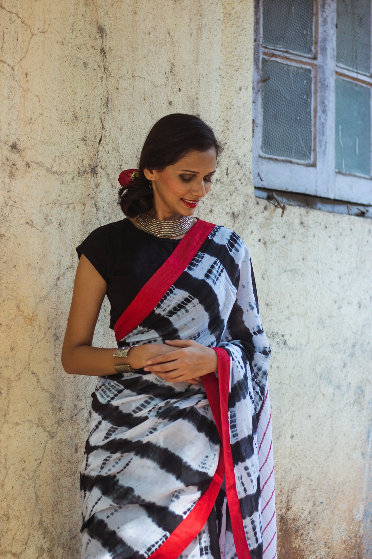 Exclusive Tie Dye Cotton Mul Saree With Handpainted Warli Art (Peacock)-3