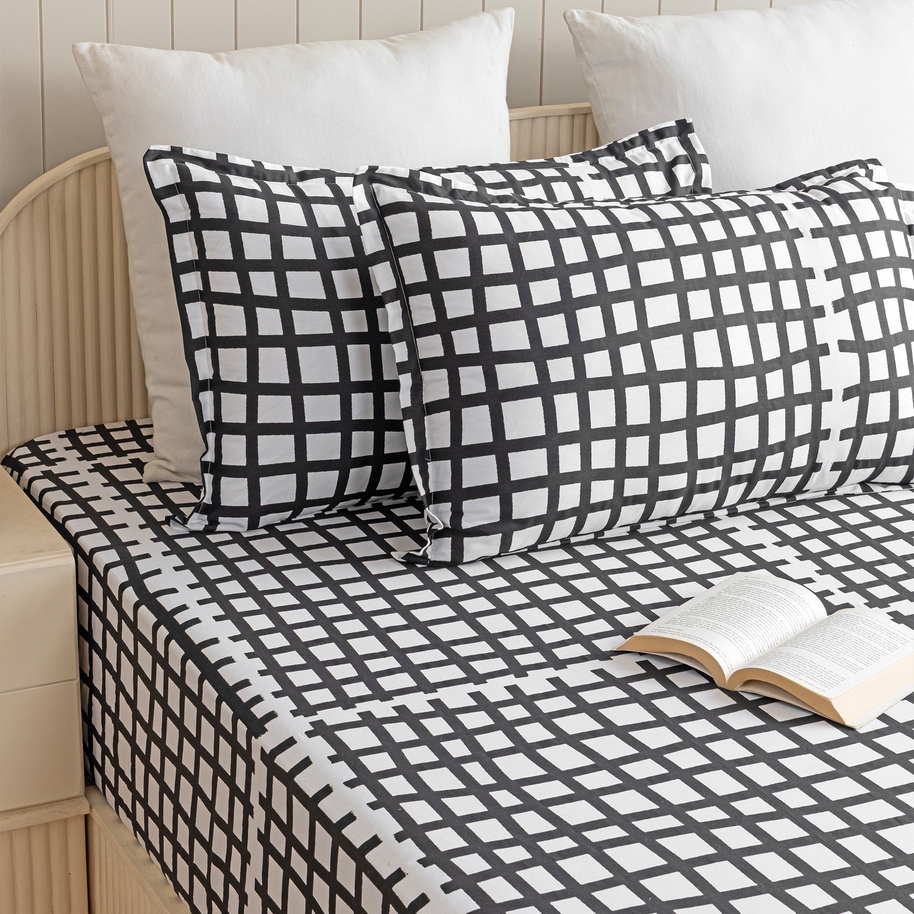 Fitted bedsheet