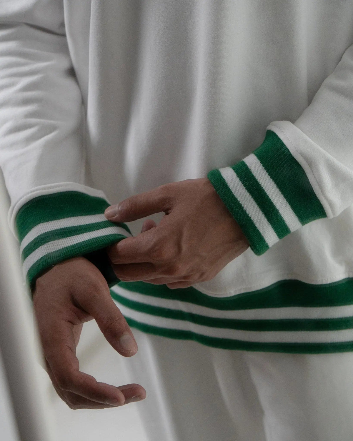 Zoro Vintage / One Piece / V-Neck Sweatshirt ZAMS