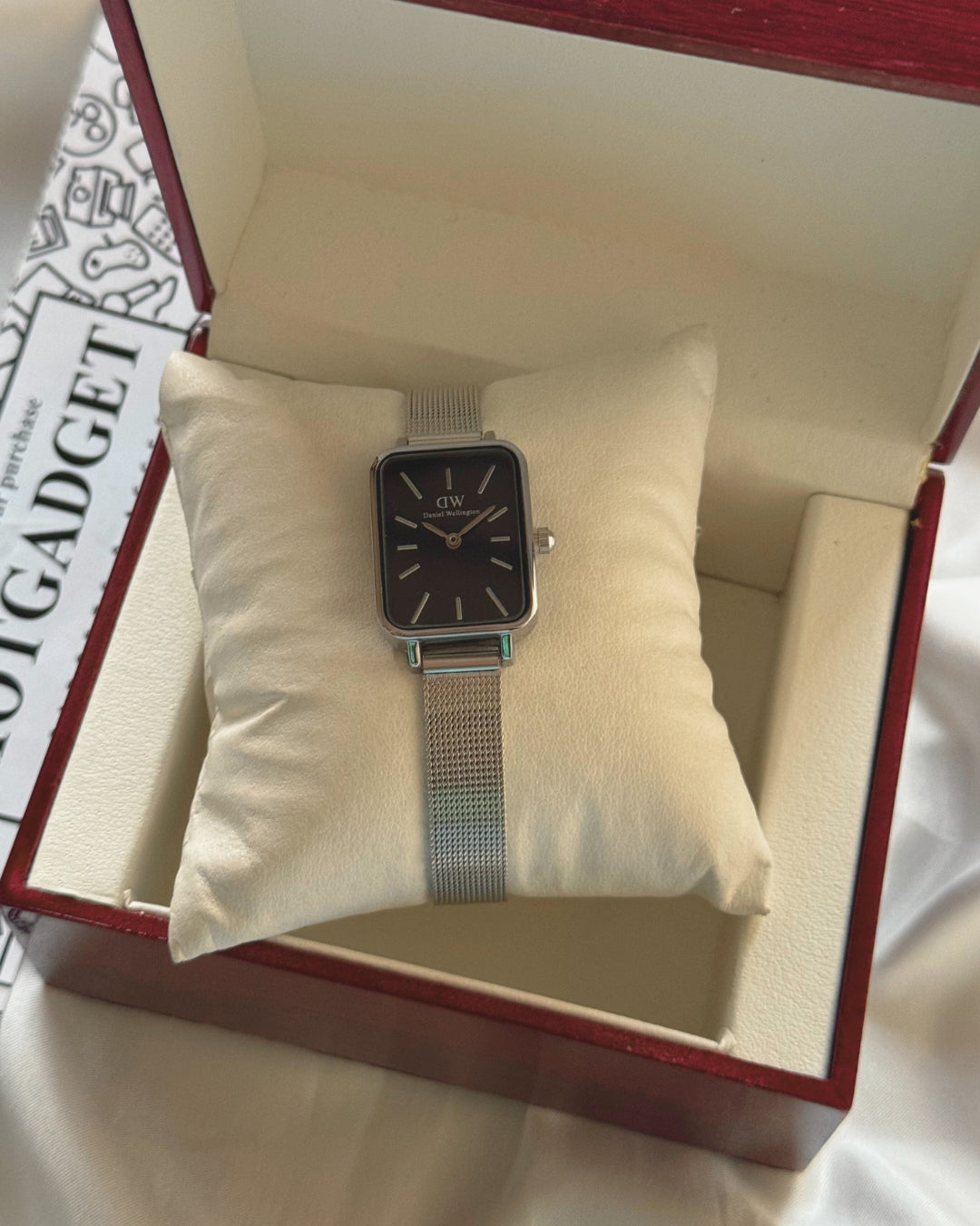 DW Quadro (Analog Watch)