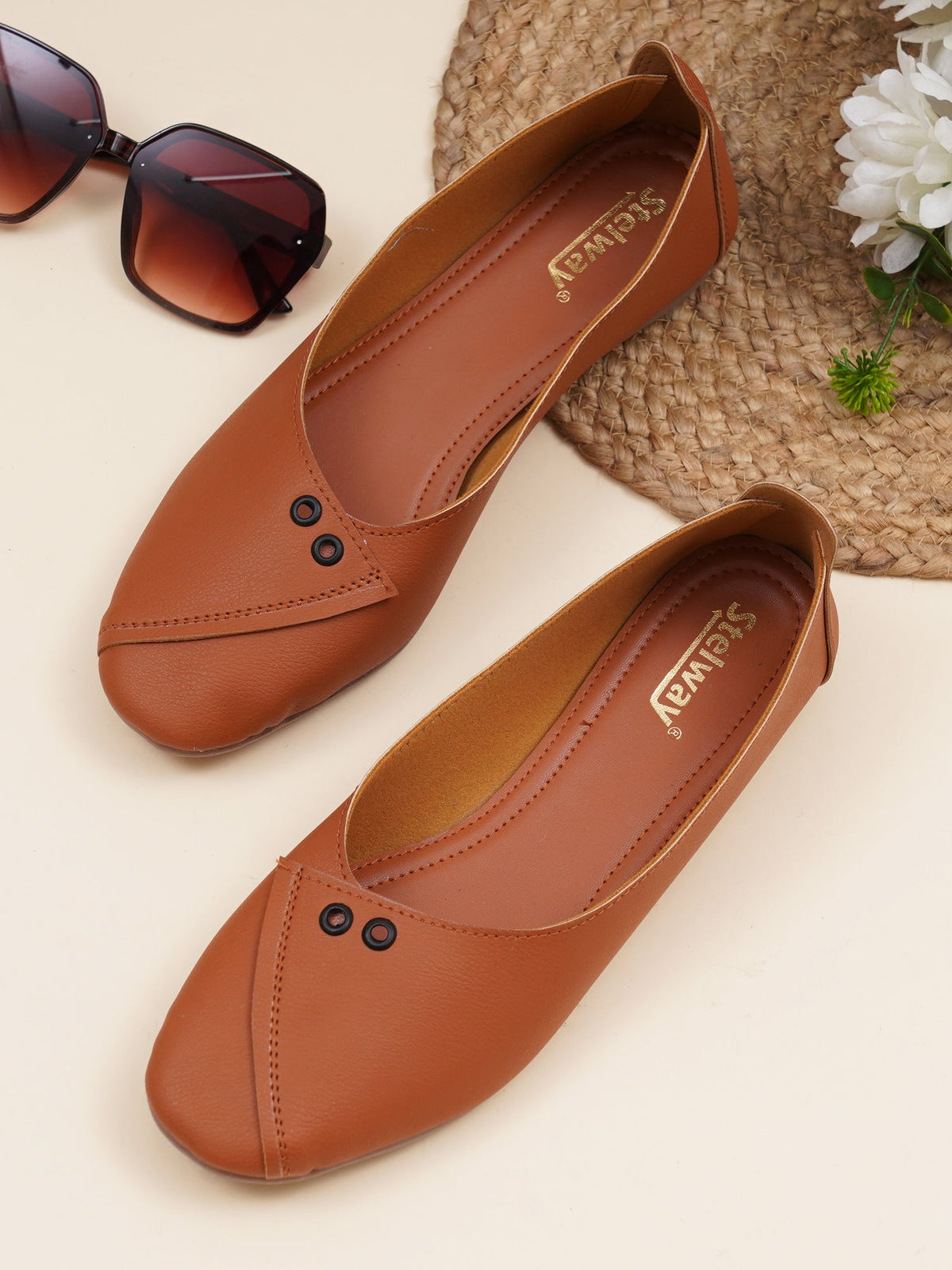 Brown Ballet flats for women