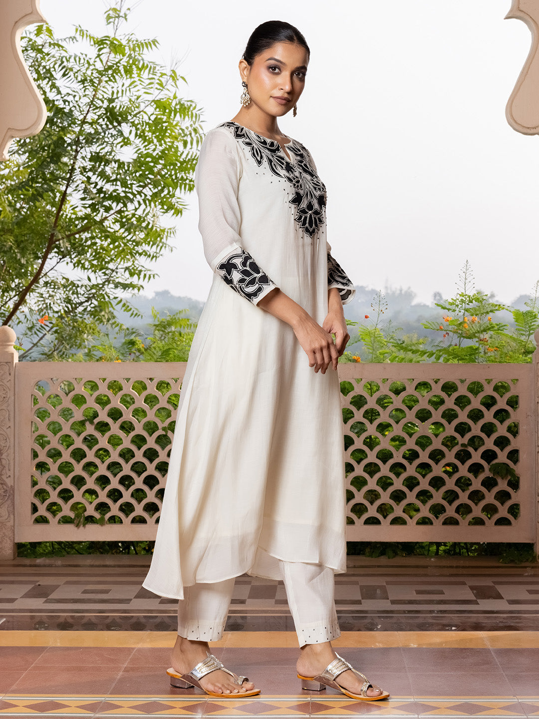 Vindhya Mul Chanderi Keyhole Kurta & Pant Set