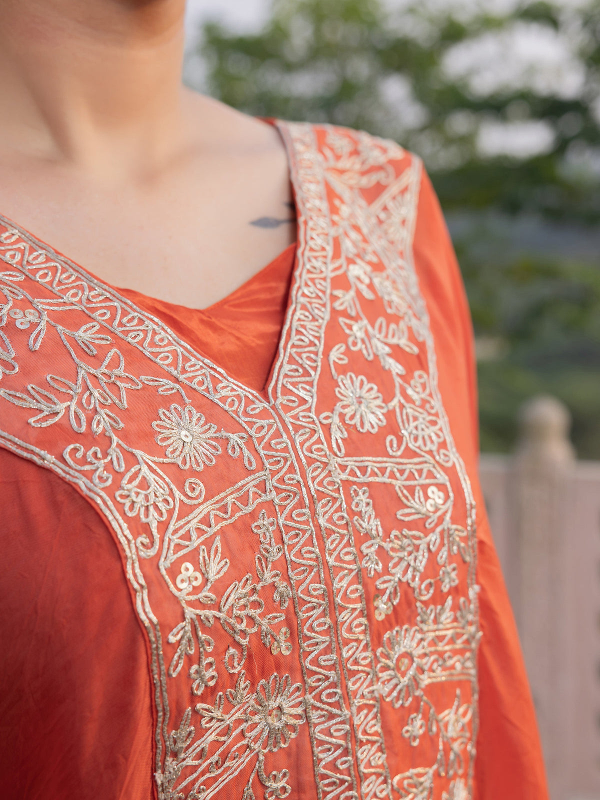 Vihana Natural Crepe Embroidered Cape Set