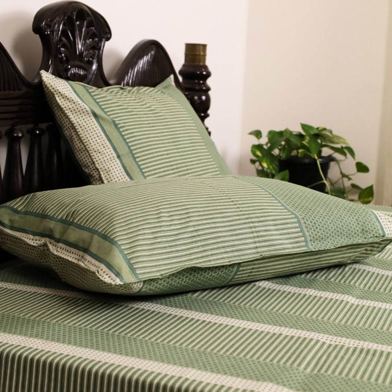 Cotton Bed sheet for Double bed with 2 Pillow Covers | Handprinted  Textured Design in Fern Green & Off White |Marigold Collection